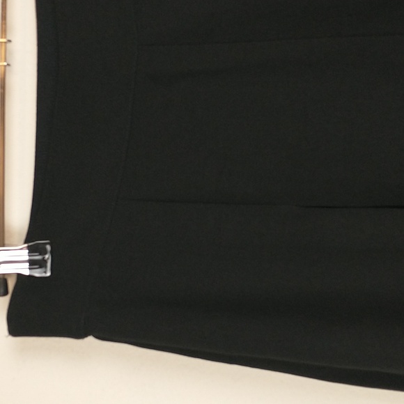 SPANX Carefree Crepe Pleated Shorts Medium Black High Rise Pull On - Picture 3 of 9